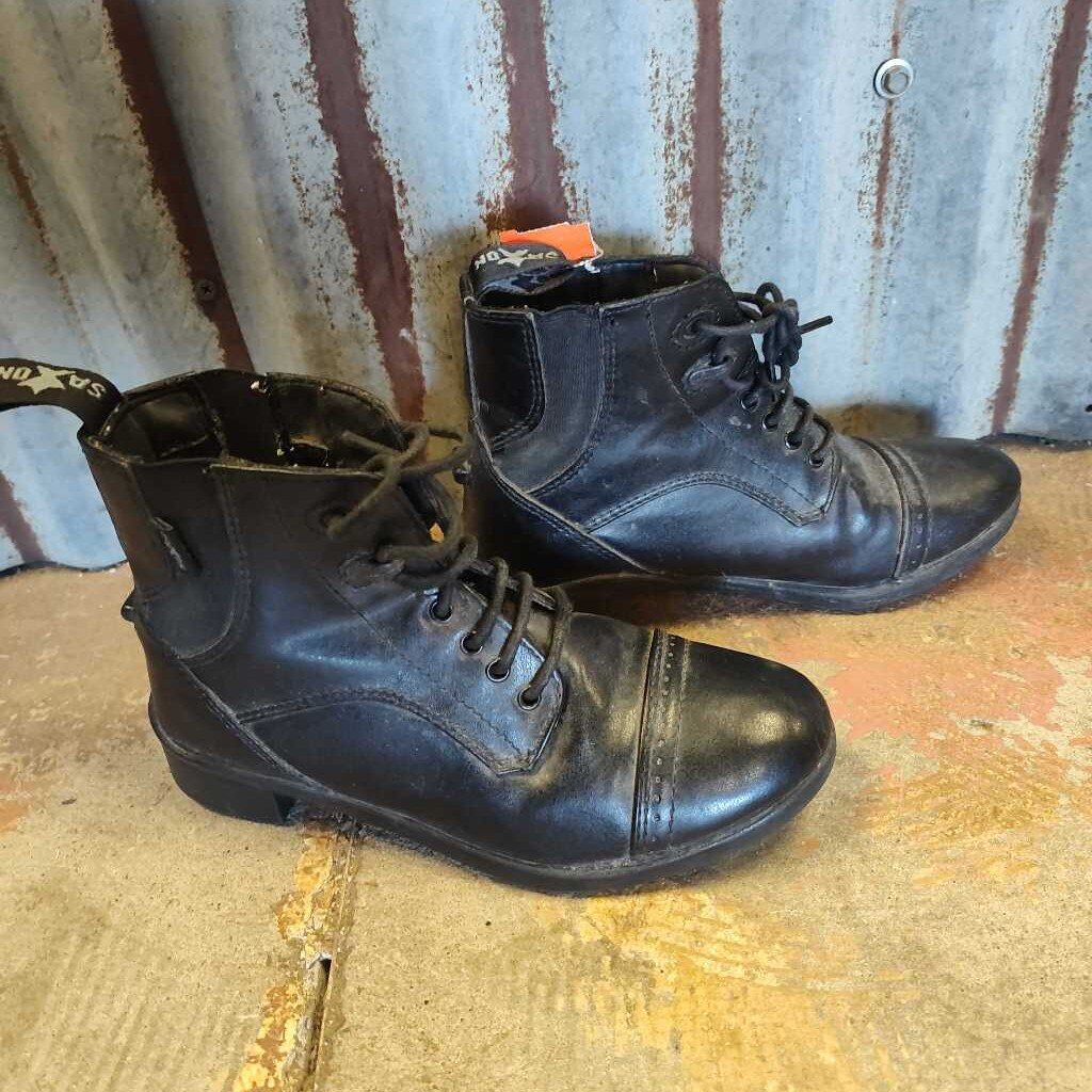 Youth lace up