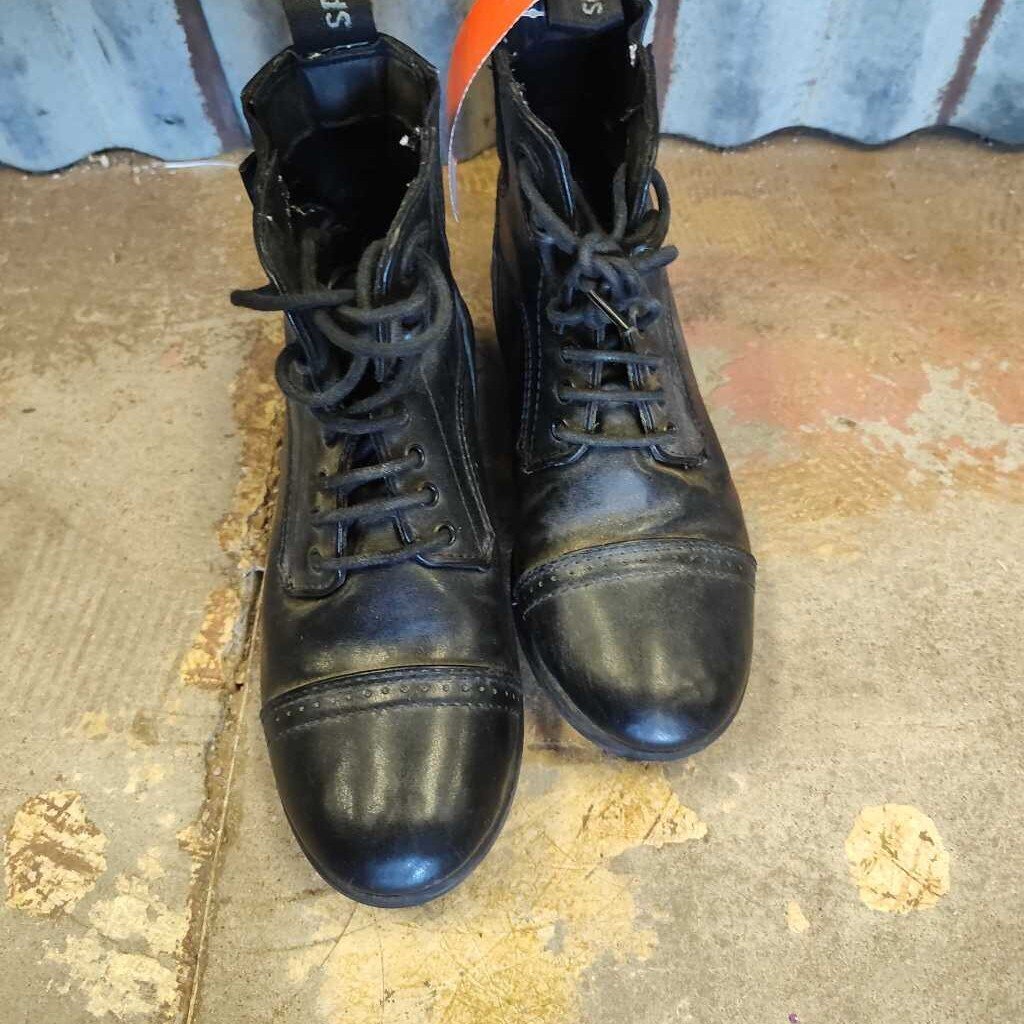 Youth lace up