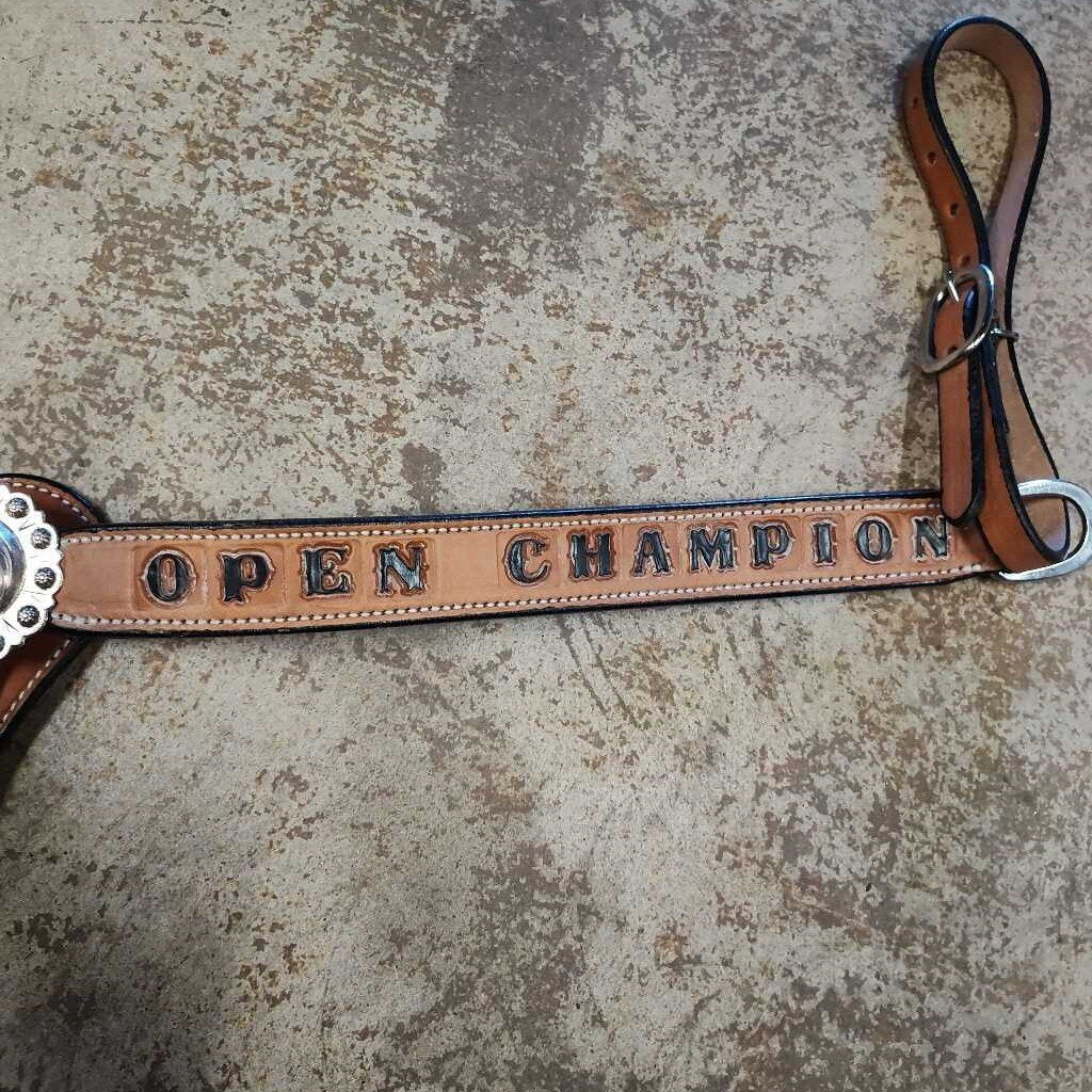 trophy breast collar
