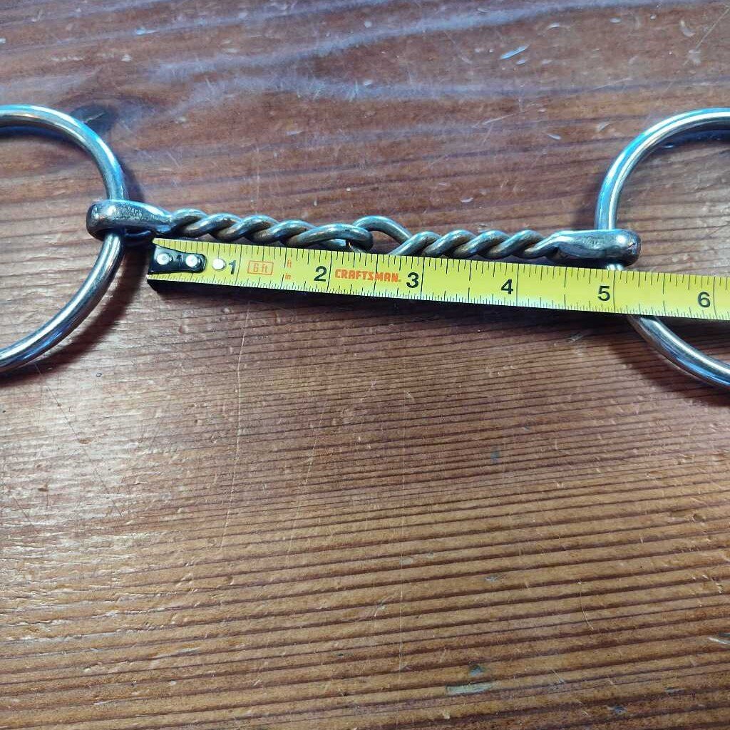 Loose ring twisted wire