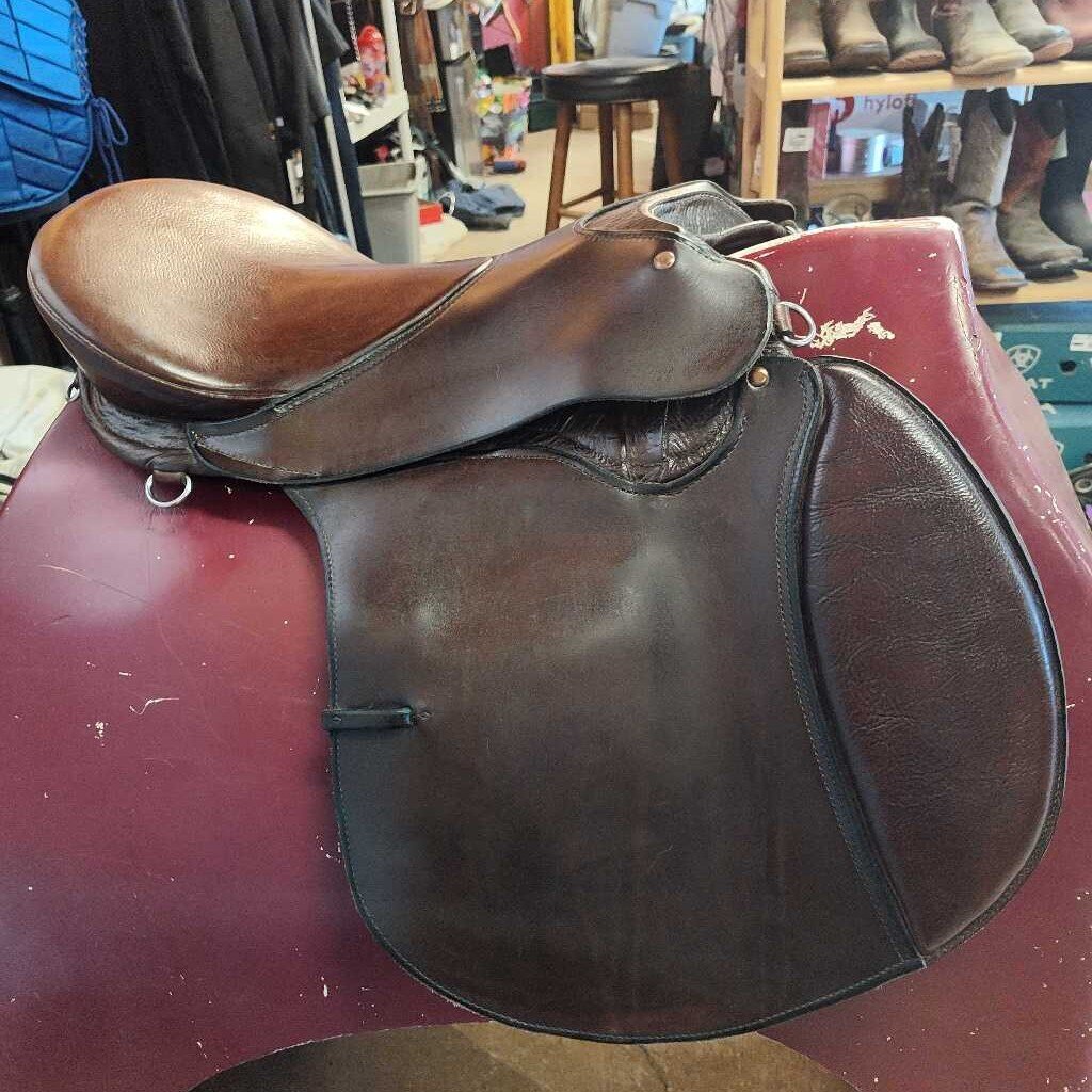 Treeless english saddle