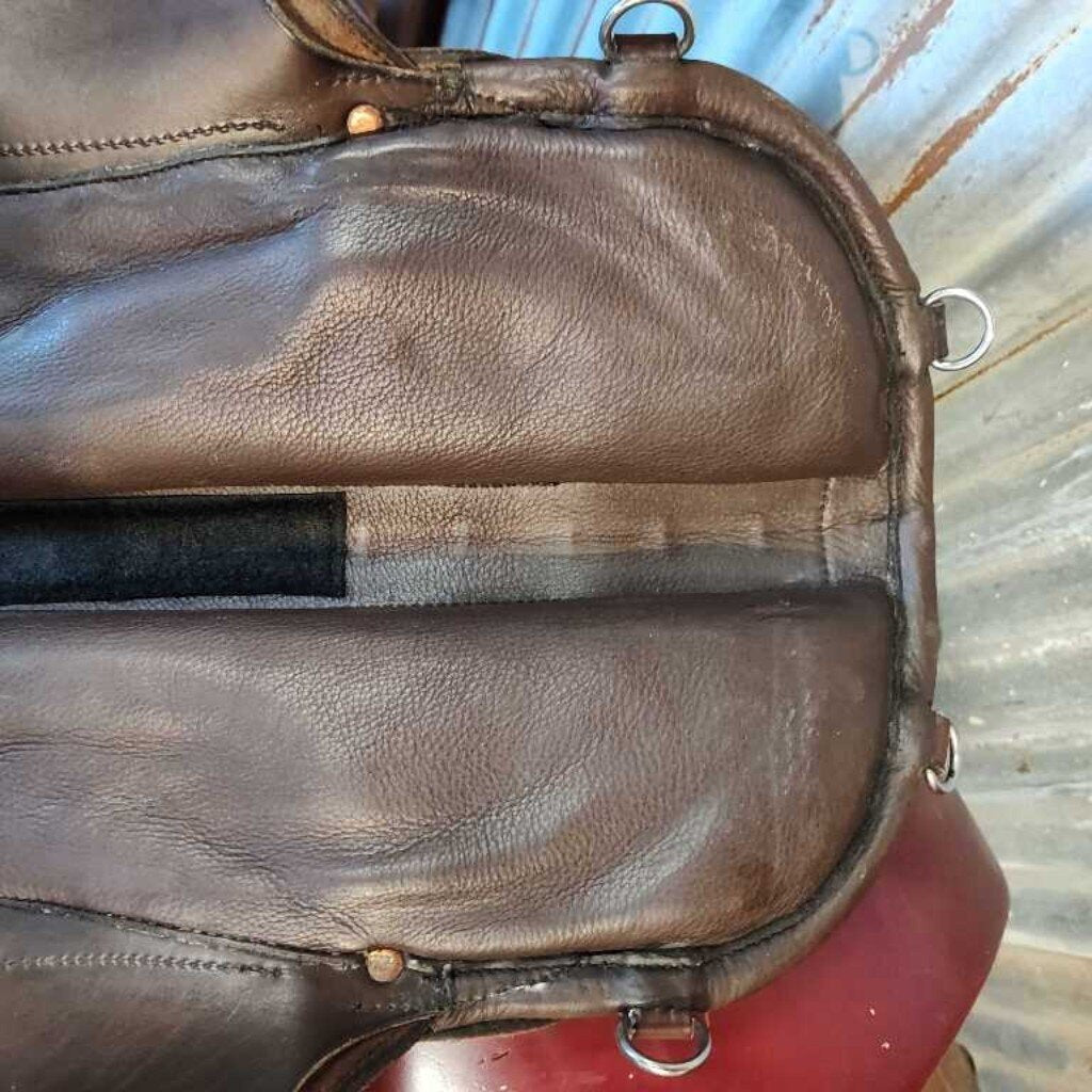 Treeless english saddle