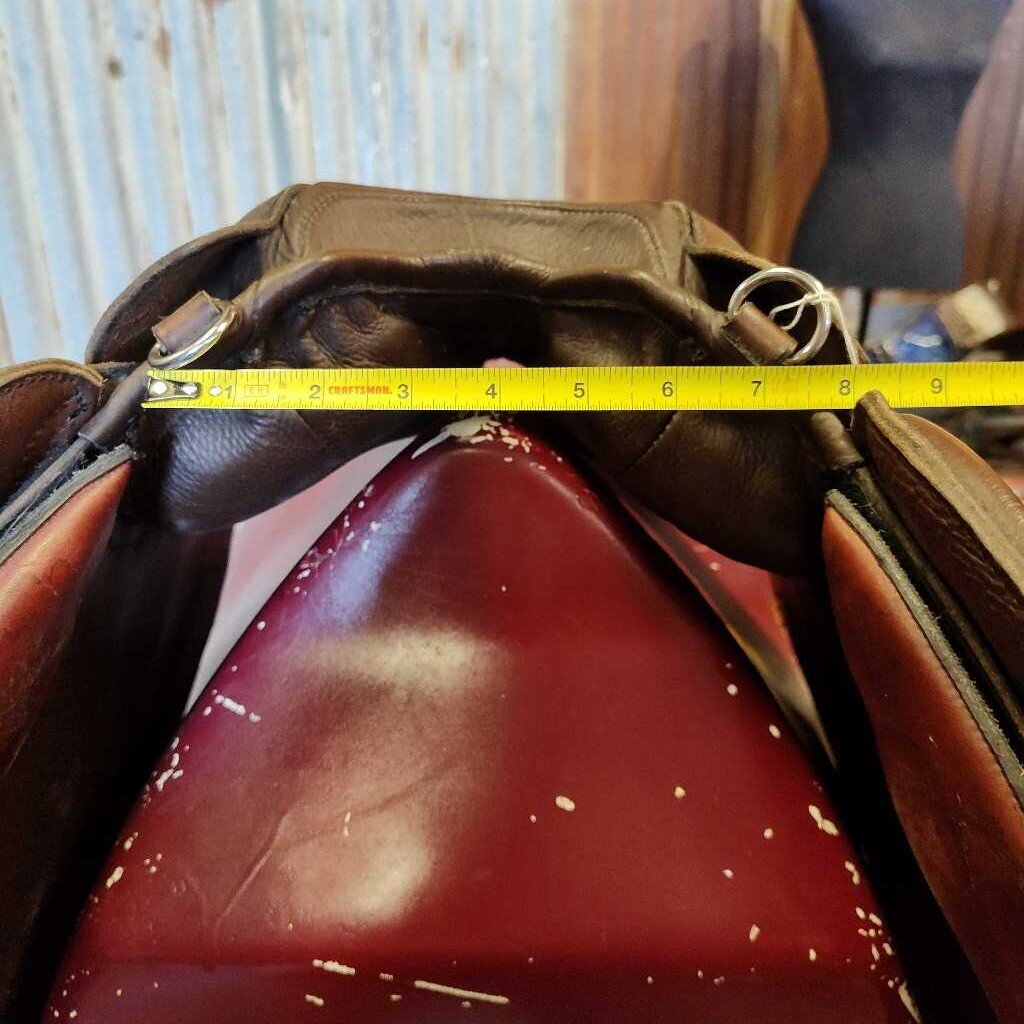 Treeless english saddle