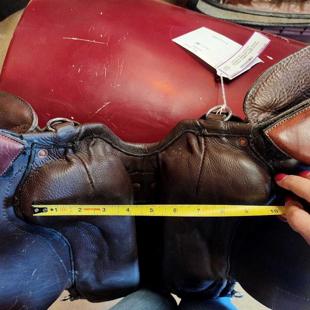 Treeless english saddle