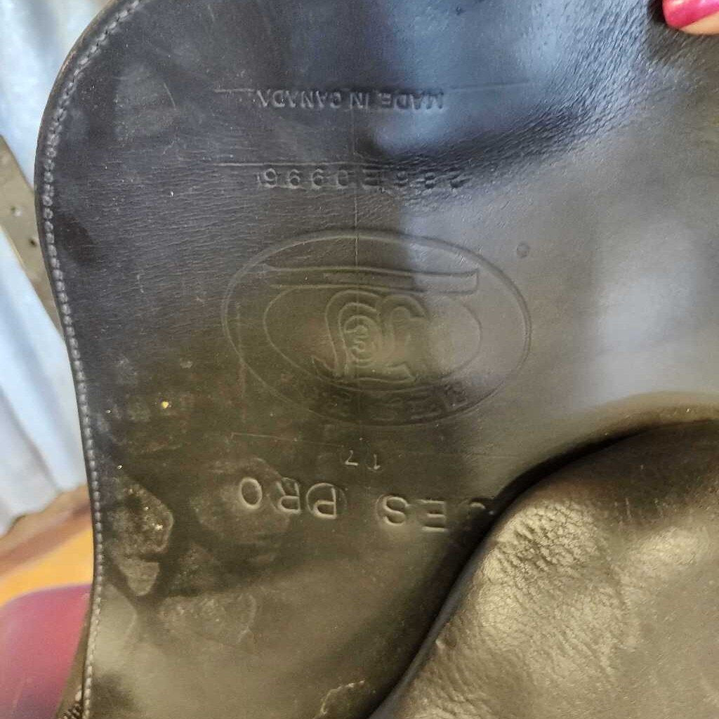 Dressage saddle