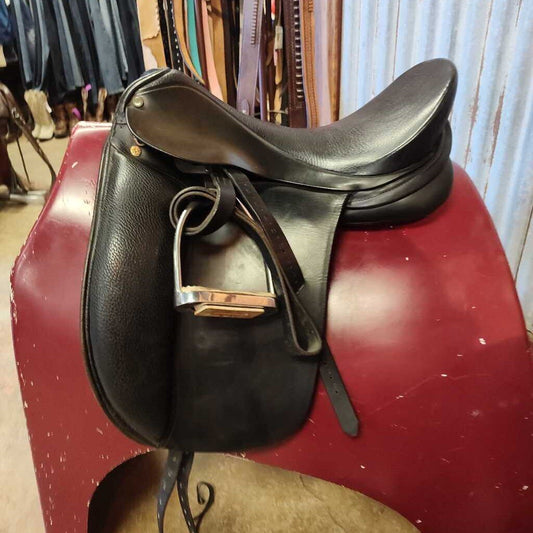Dressage saddle