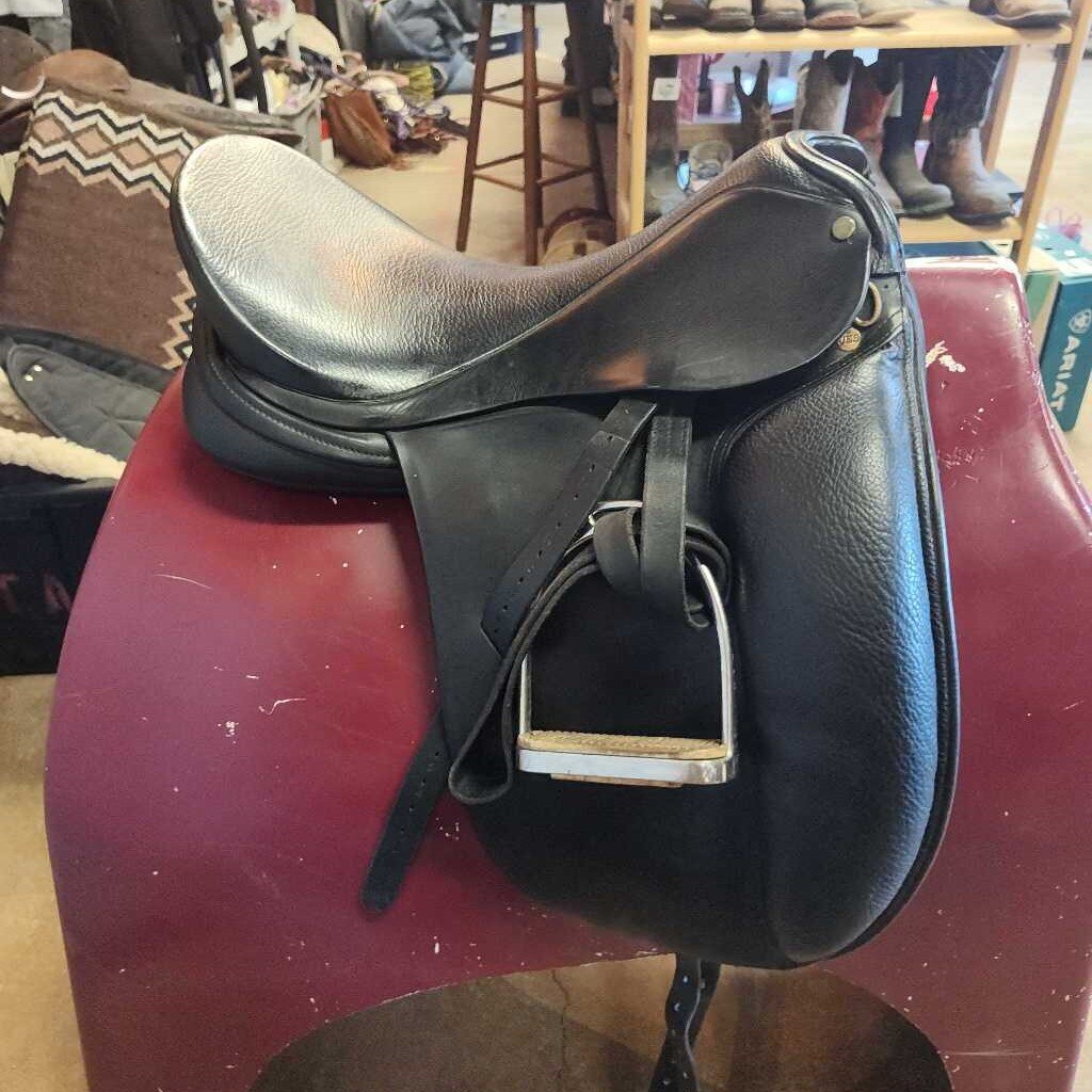 Dressage saddle