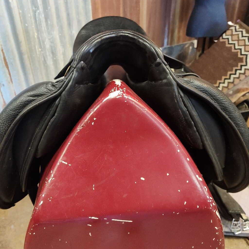 Dressage saddle