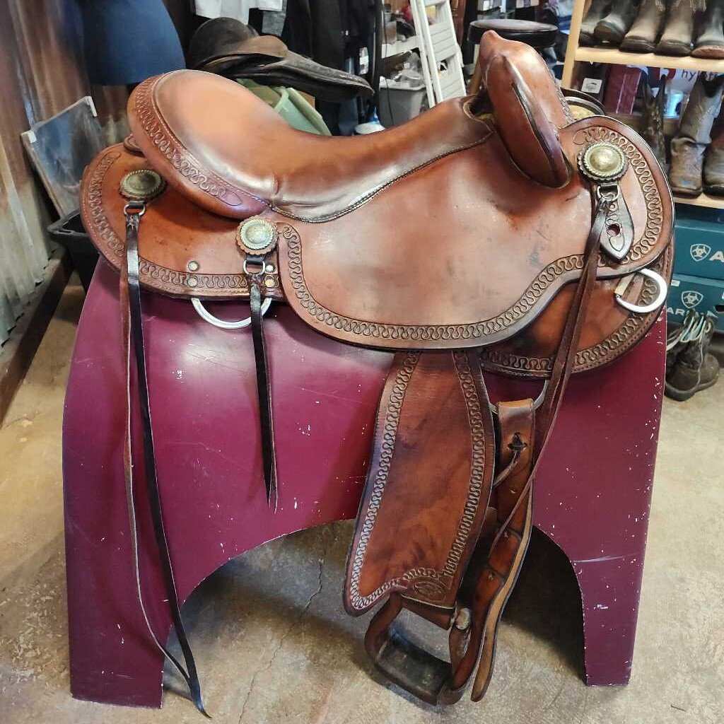 Leather endurance saddle
