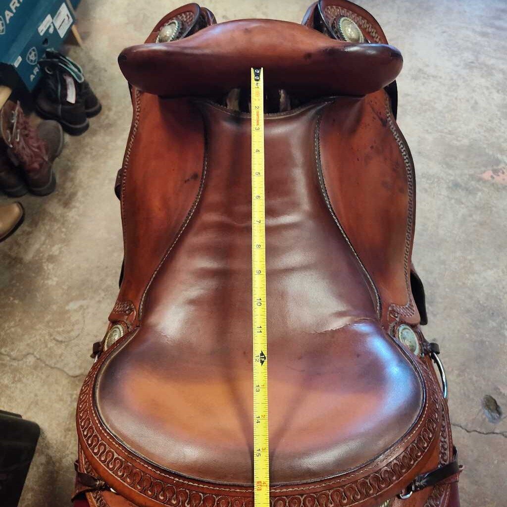 Leather endurance saddle
