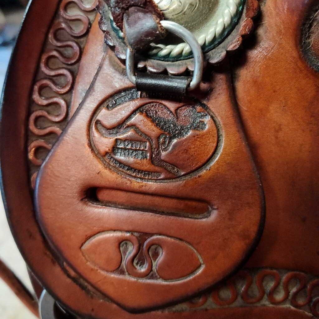 Leather endurance saddle