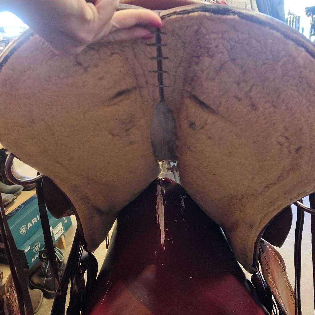 Leather endurance saddle