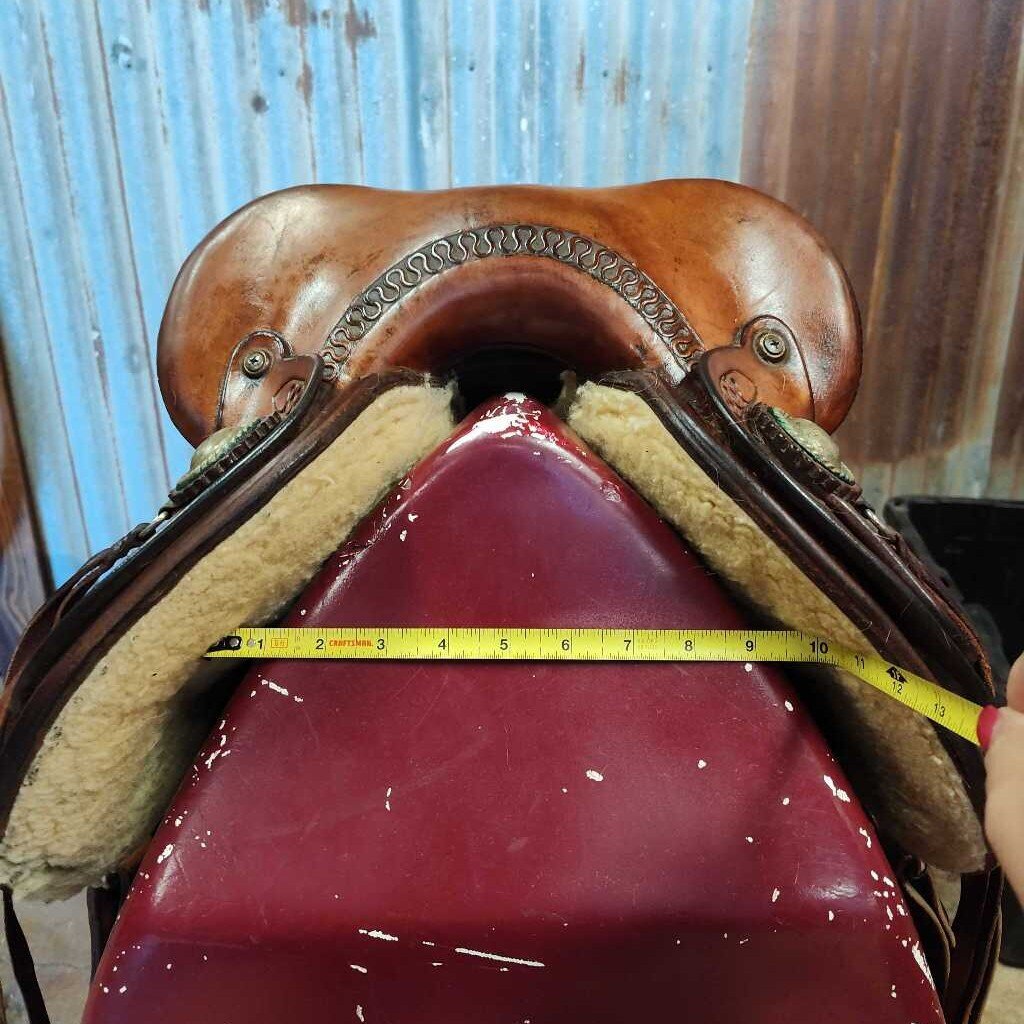 Leather endurance saddle
