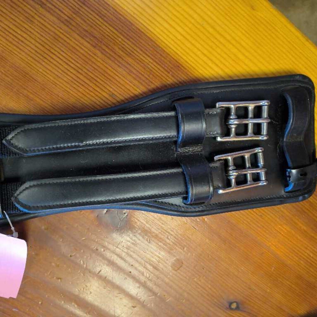 Dressage girth