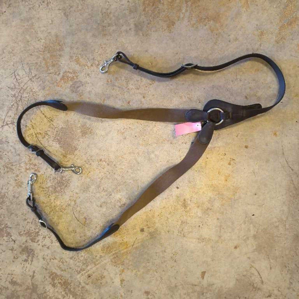 Elastic breast collar