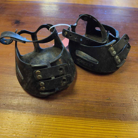 Set (2) scoot boots