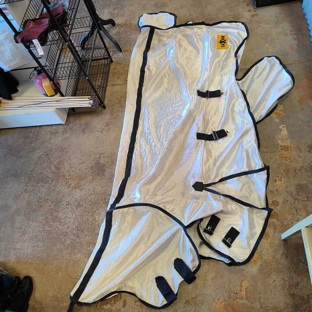 Mesh netting- soft belly and attached neck