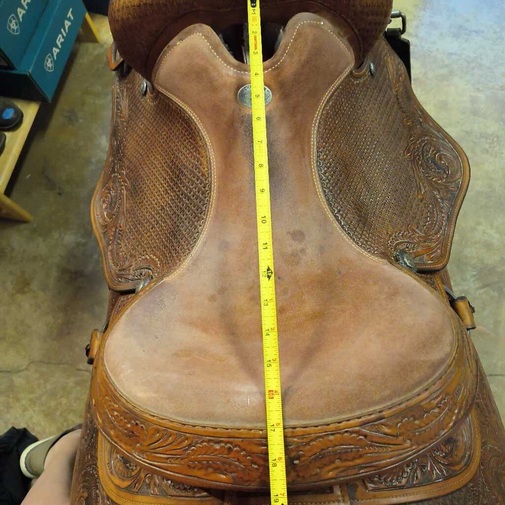 Beautiful! show saddle