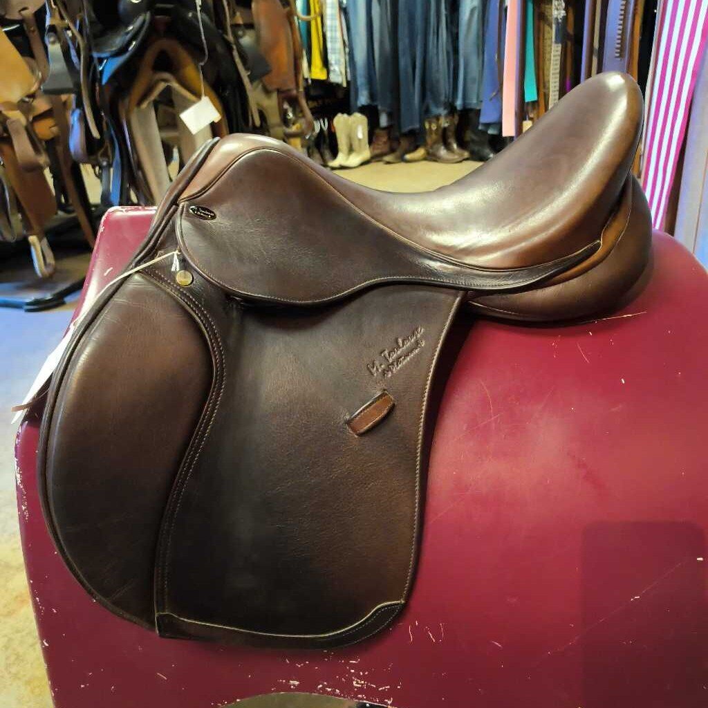 Great Hunt/ jump saddle!- Annice