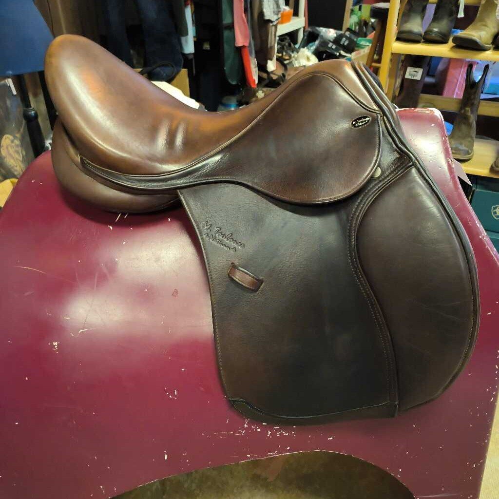 Great Hunt/ jump saddle!- Annice