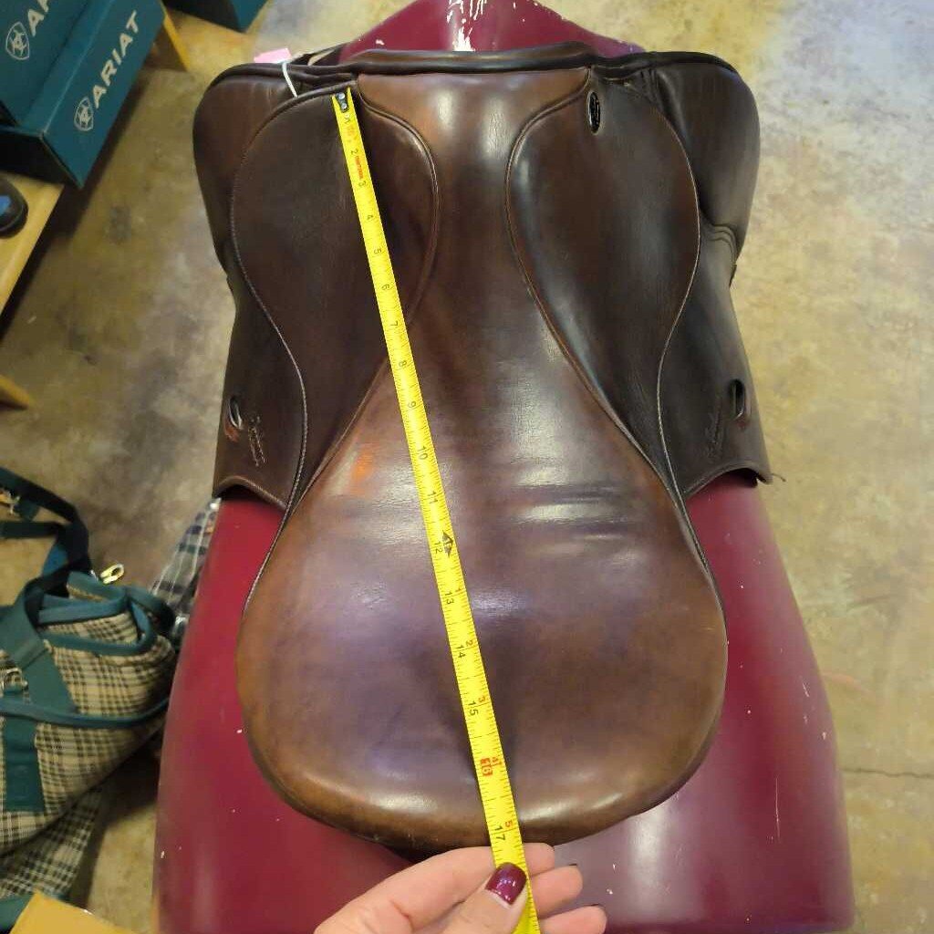 Great Hunt/ jump saddle!- Annice