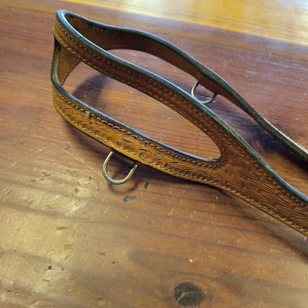 Single ear- missing throat latch