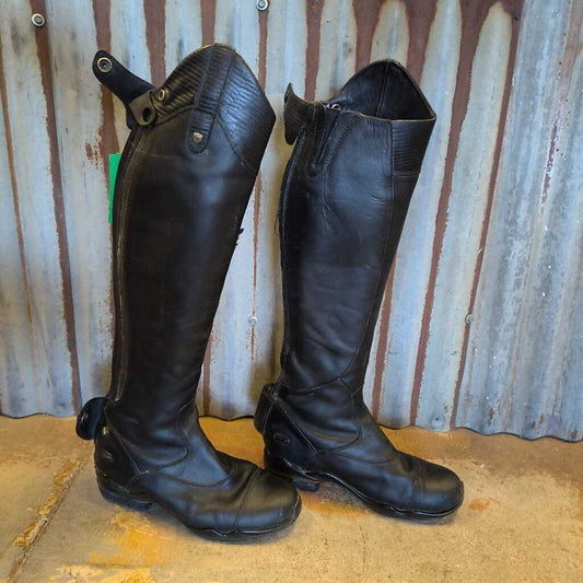 Field boots