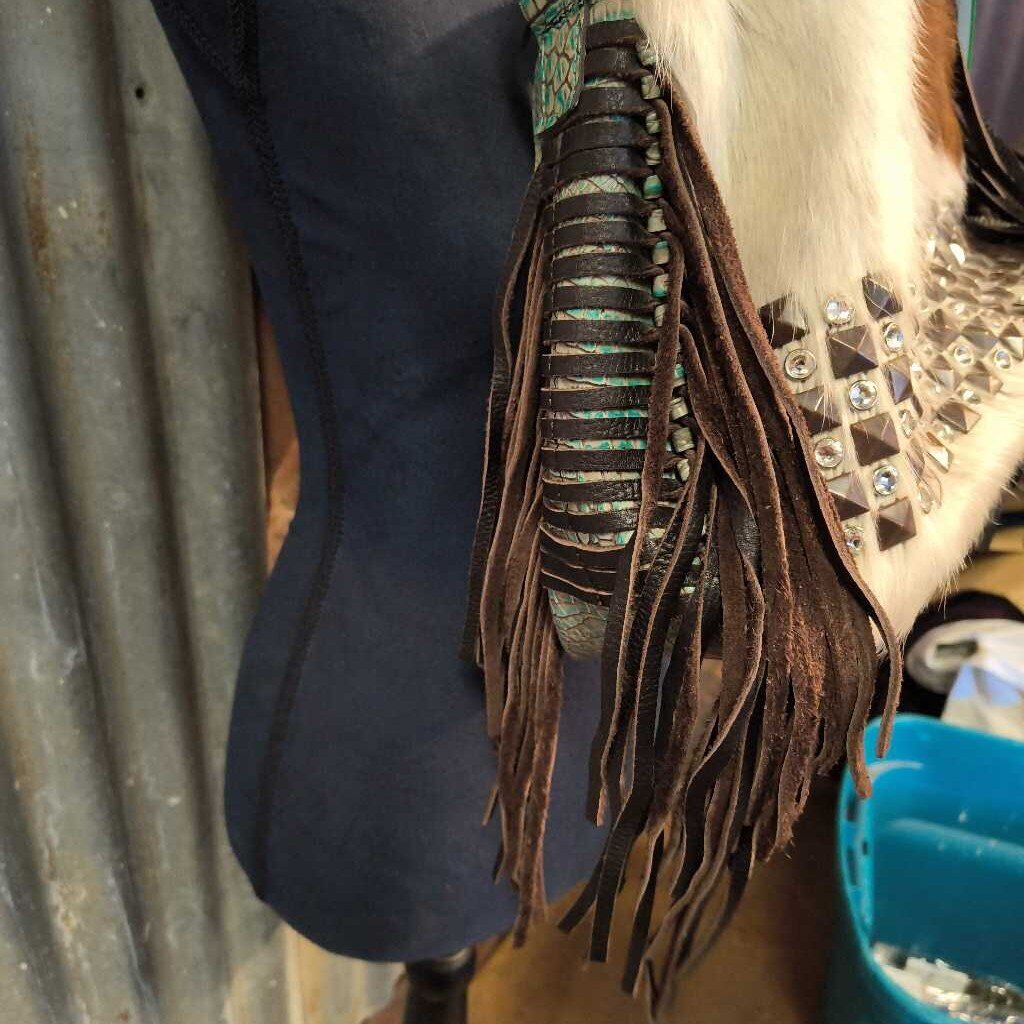 Shoulder bag-cow hide and fringe
