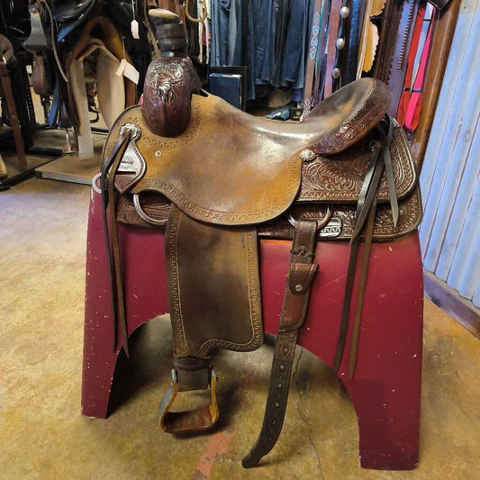 Roping saddle