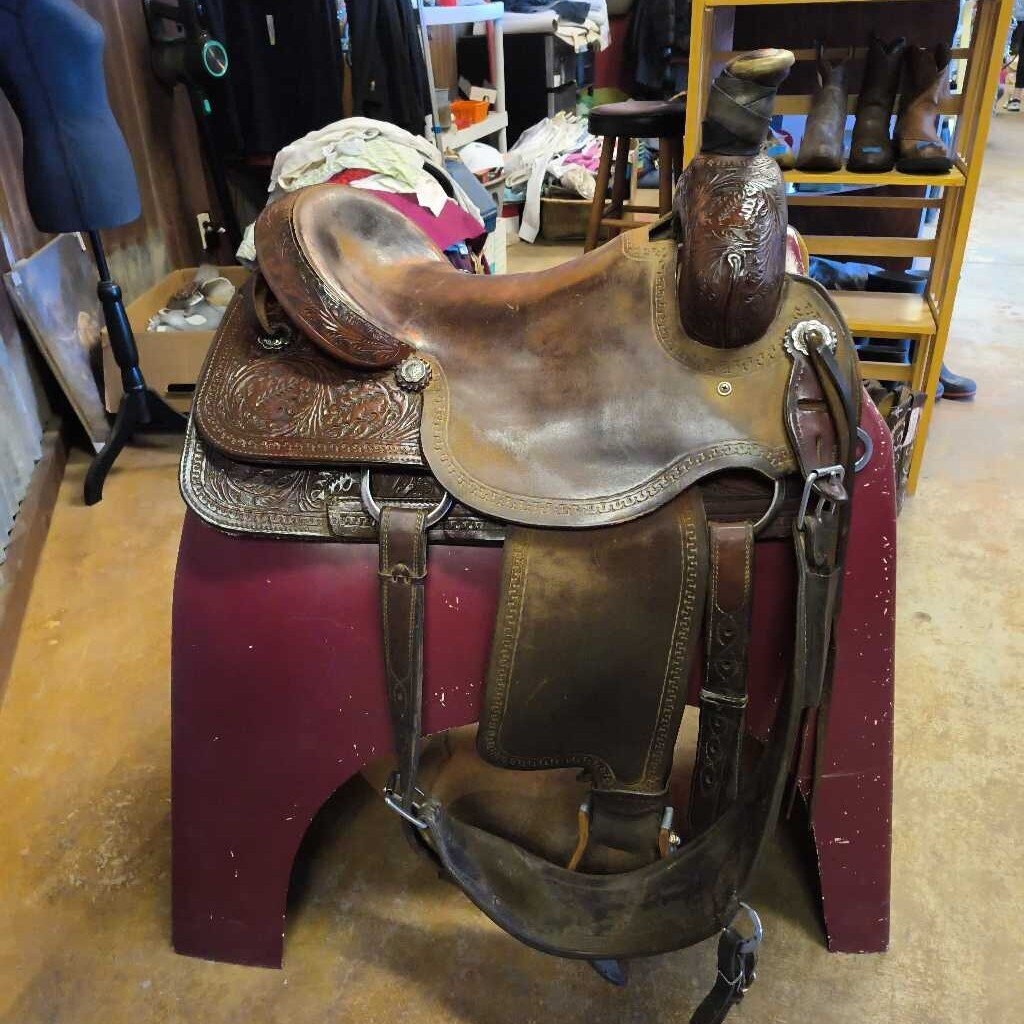 Roping saddle