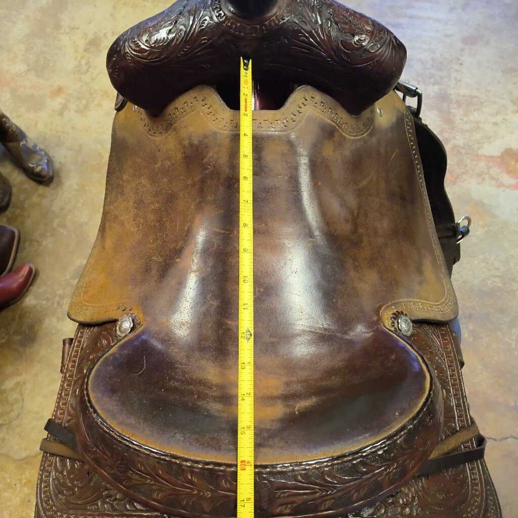 Roping saddle