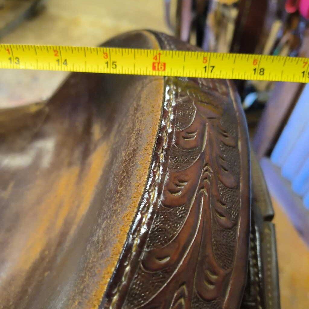 Roping saddle