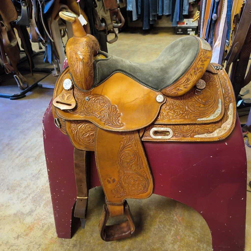 Equitation western saddle with silver