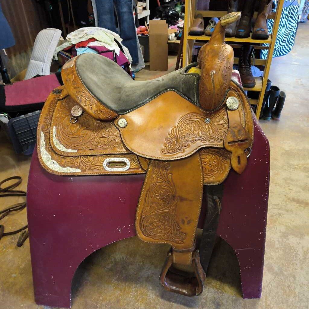 Equitation western saddle with silver