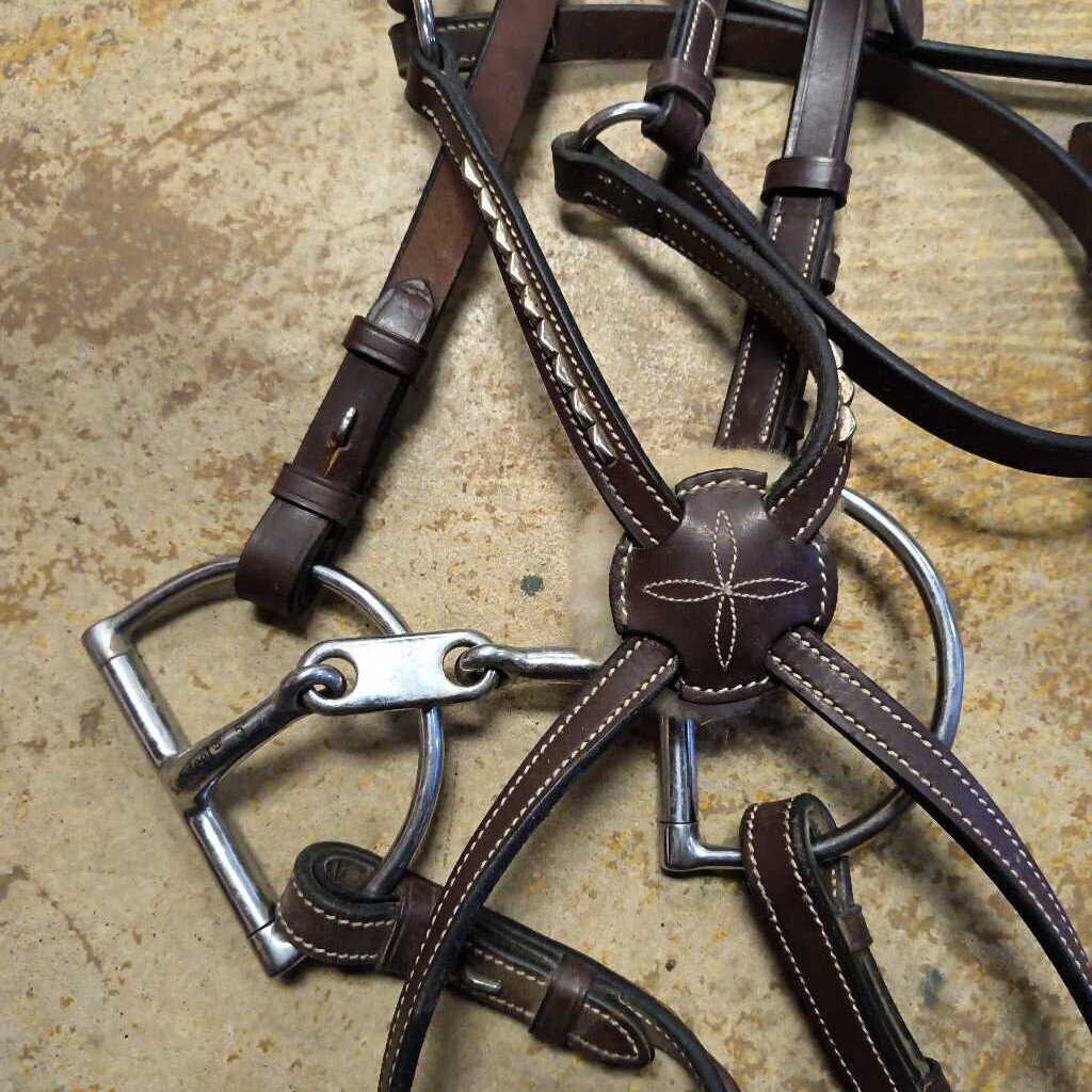 figure eight with metal details!