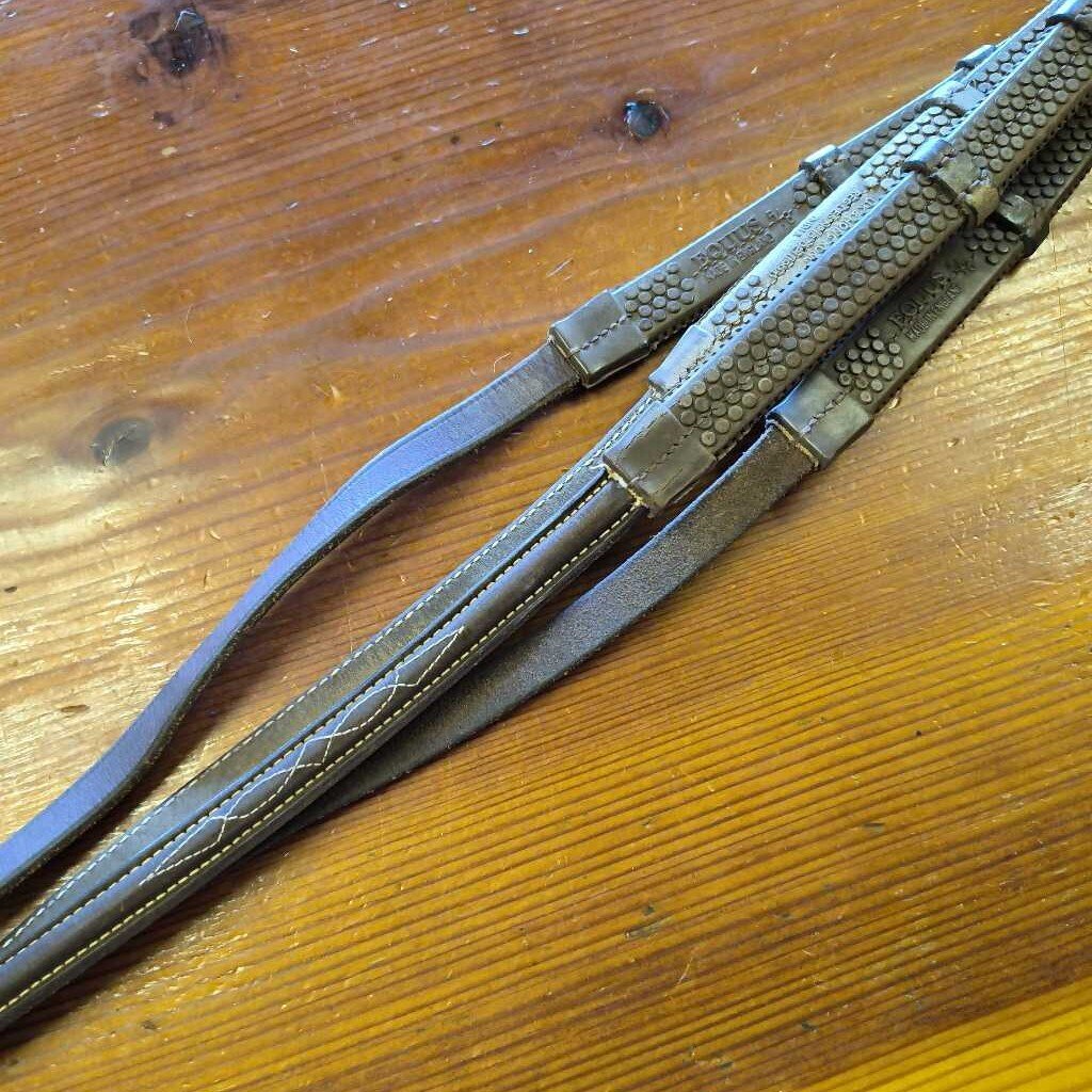 raised fancy stitch rubber grip/ lether stops