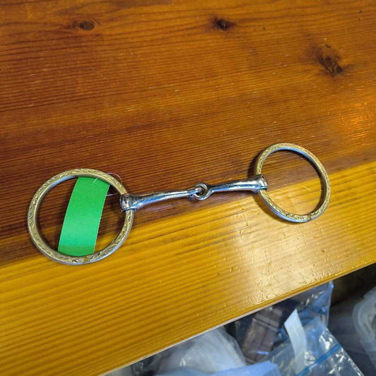 loose right snaffle- pretty