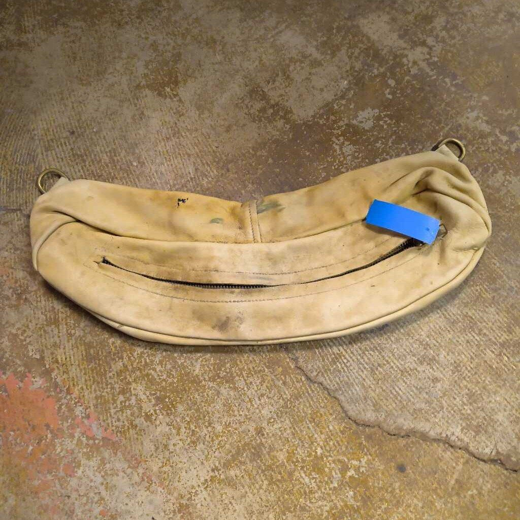 Leather cantle bag