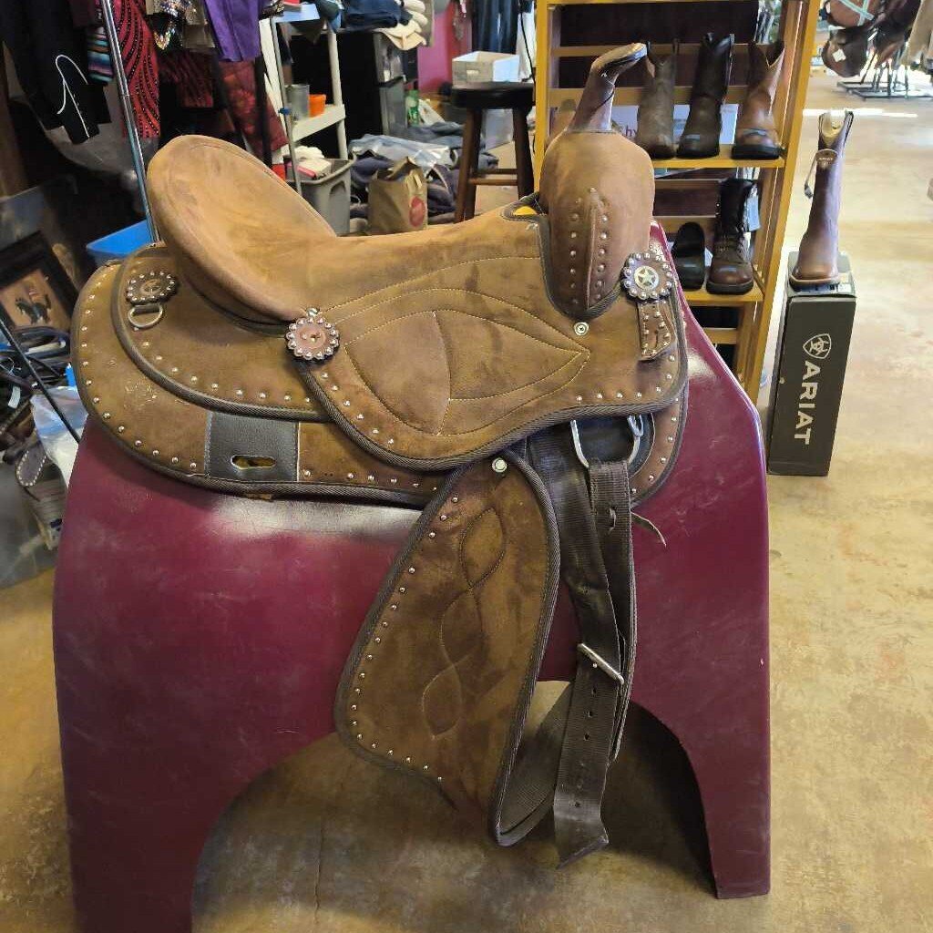 Synthetic barrel saddle