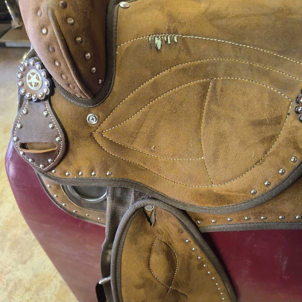 Synthetic barrel saddle