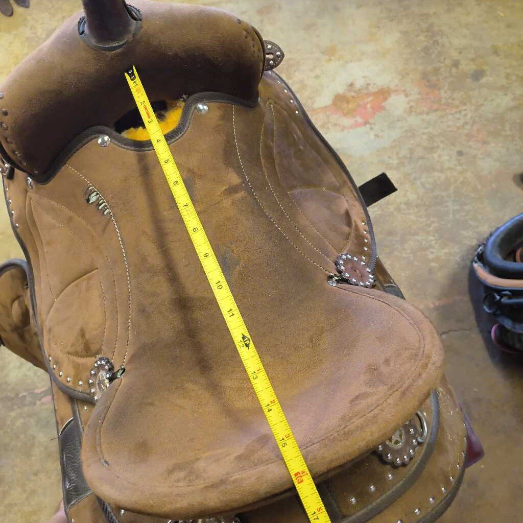 Synthetic barrel saddle
