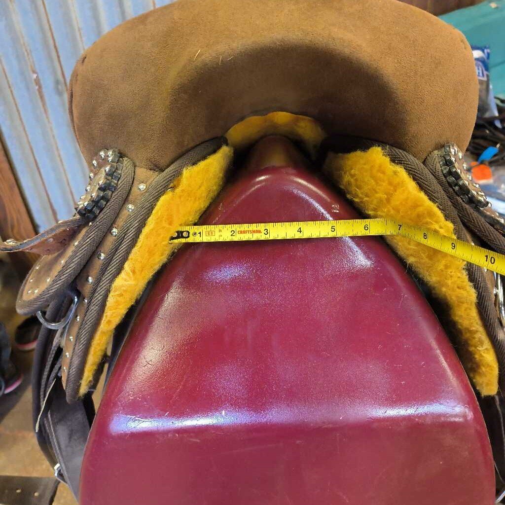 Synthetic barrel saddle