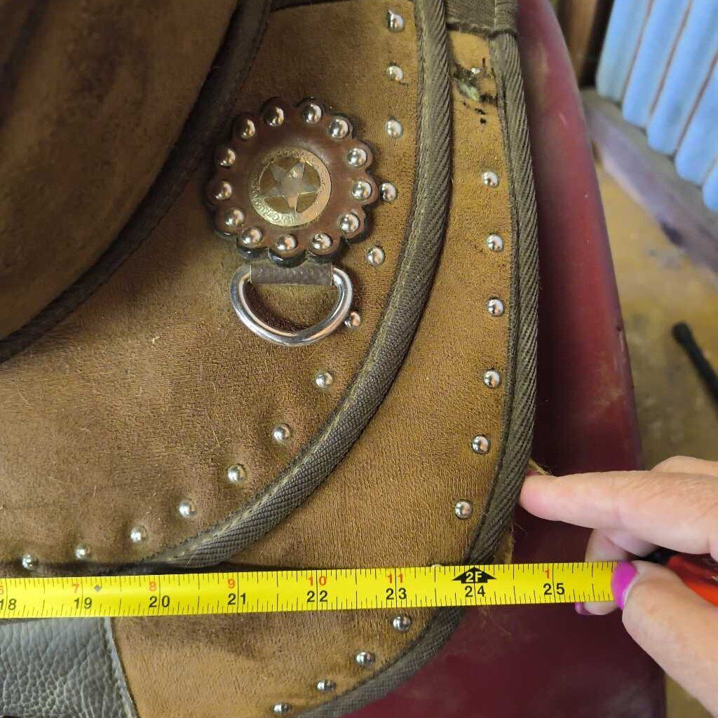 Synthetic barrel saddle