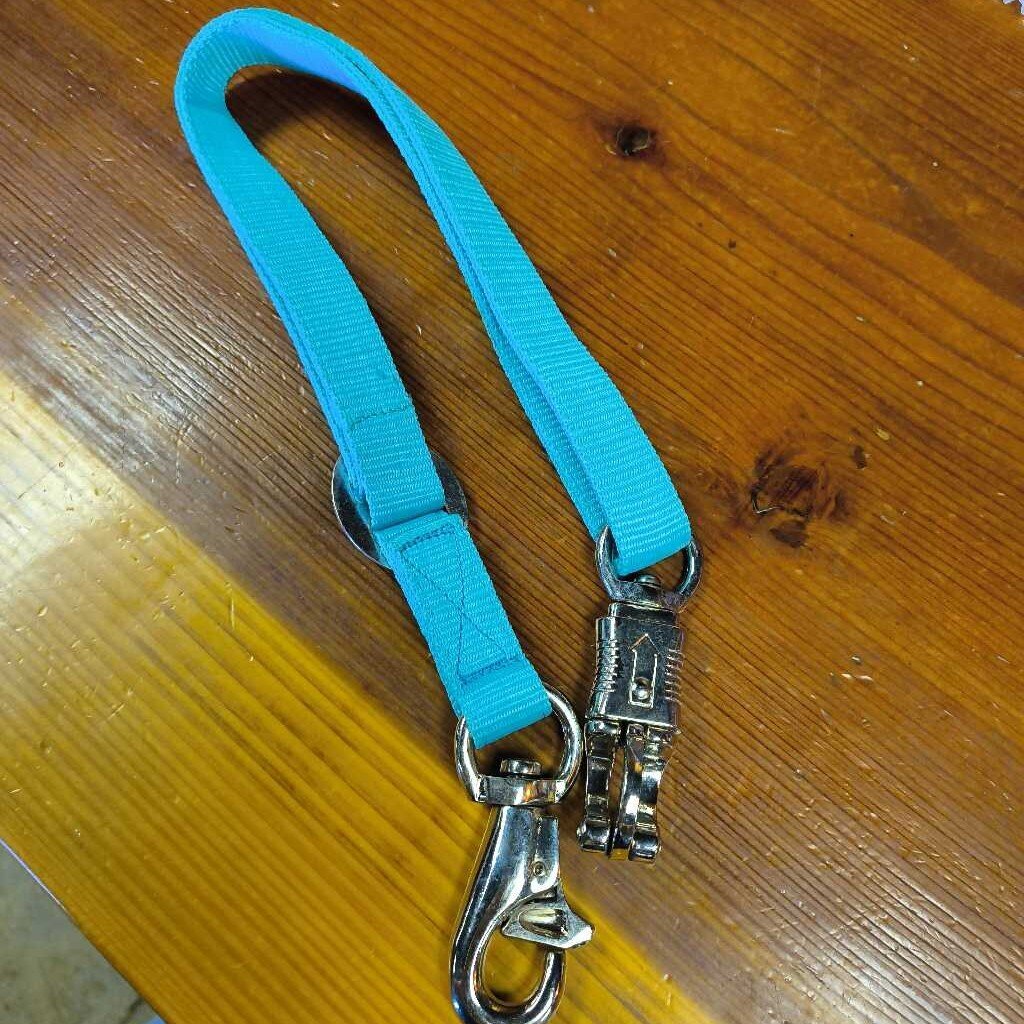 Adjustable nylon- trailer tie with quick panic snap