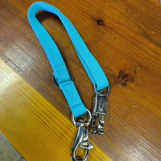 Adjustable nylon- trailer tie with quick panic snap