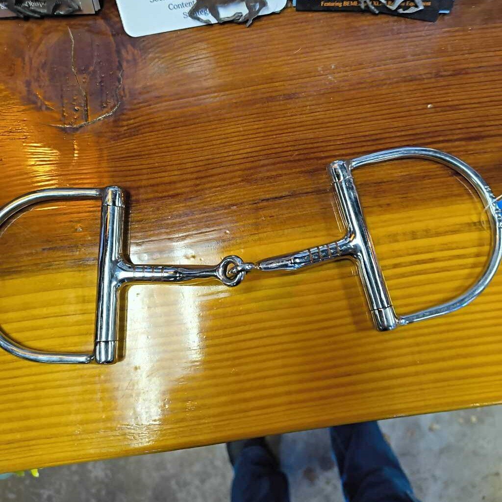 D ring snaffle bit