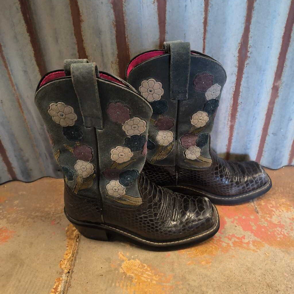 Lightly used western boots