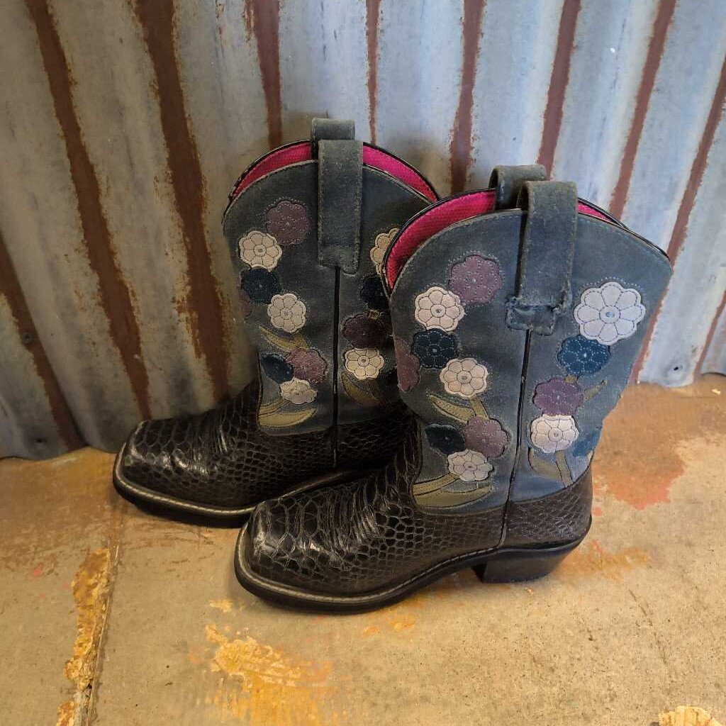 Lightly used western boots