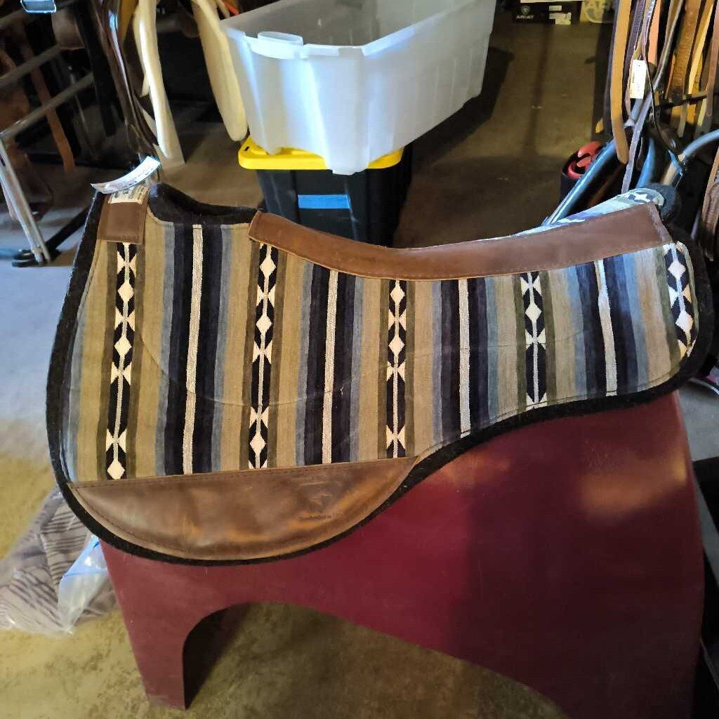 Round/ contour western pad