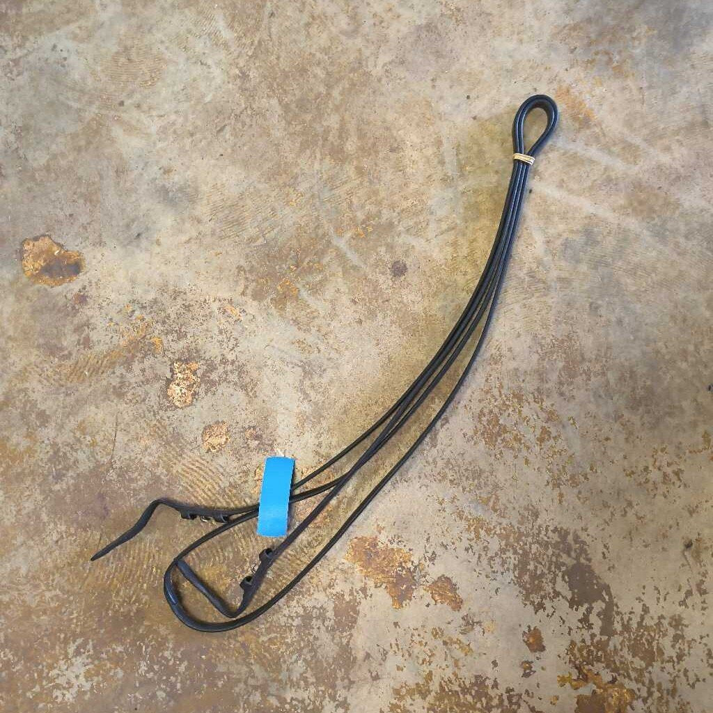 Thin smooth English reins